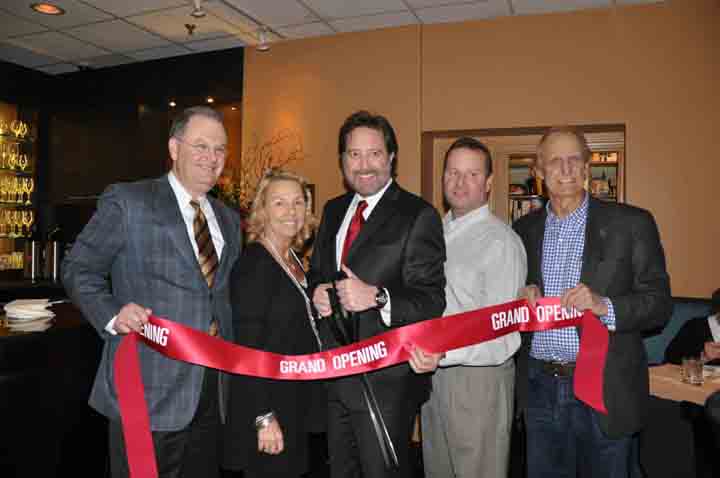 Read more about the article Ribbon Cutting at Taste On Chestnut