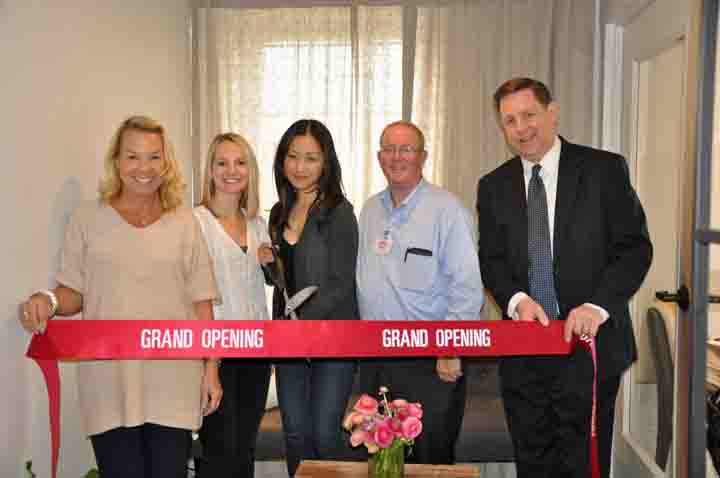 Read more about the article Ribbon Cutting Welcomes Source Healing to Winnetka