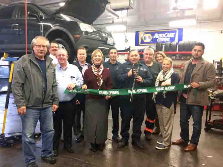 Read more about the article WNCC Holds Ribbon Cutting Ceremony For Fred’s Northfield Auto Service and Towing