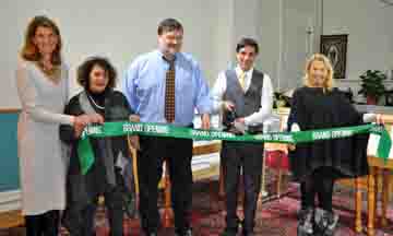 Read more about the article Ribbon Cutting Held for Omid Jewelry