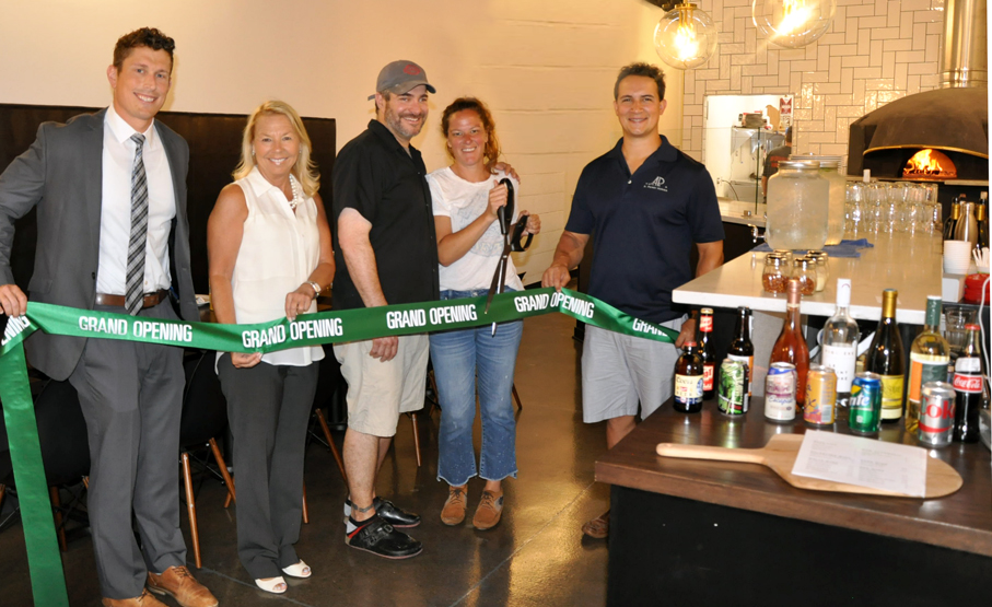 Read more about the article A Ribbon Cutting is Held by the WNCC for Grateful Bites Pizza Shoppe
